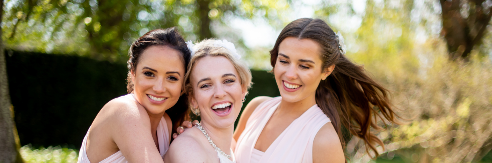 Bride with bridesmaids
bridesmaids wedding photograph